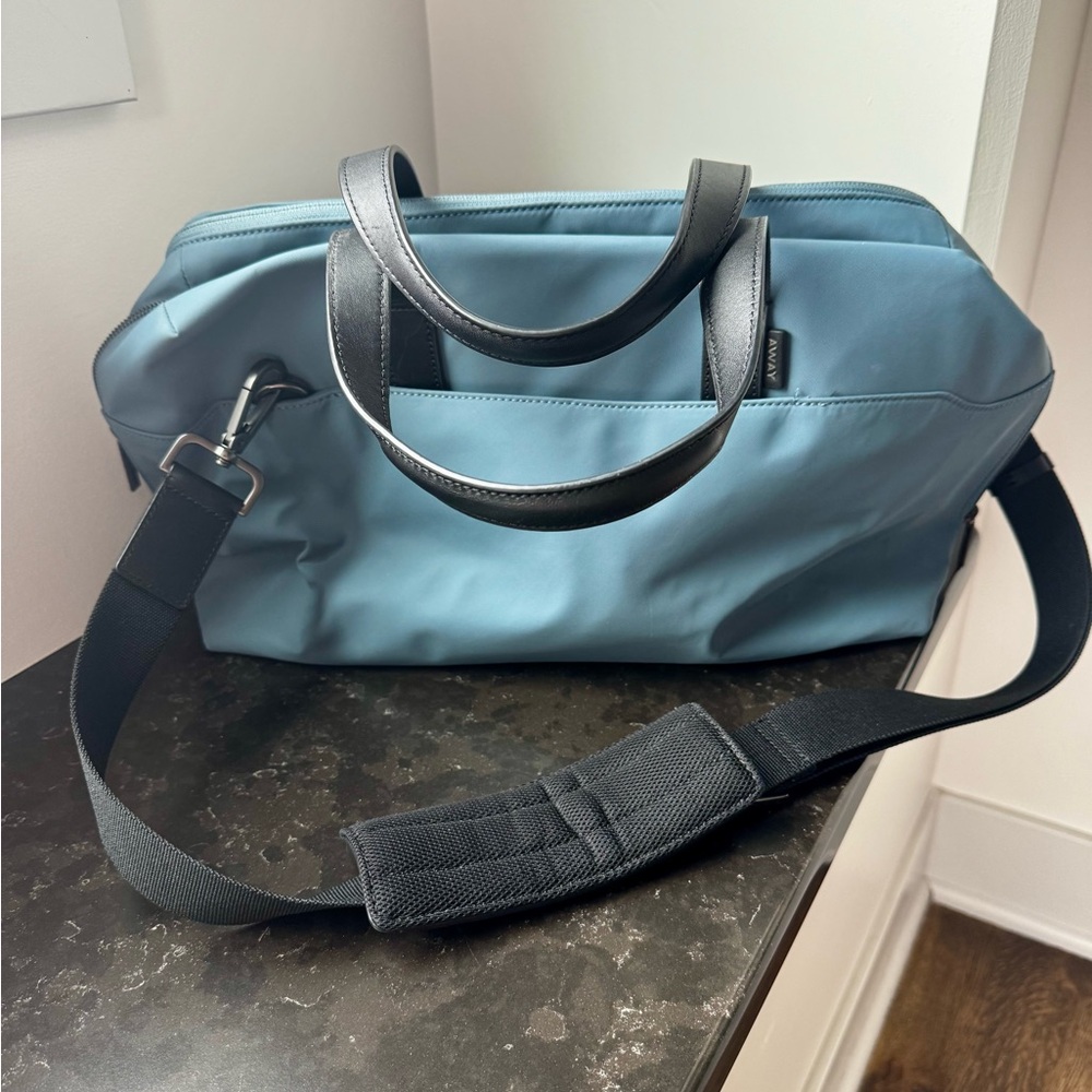 Away Everywhere Bag in Coast Blue EUC - Picture 6 of 10